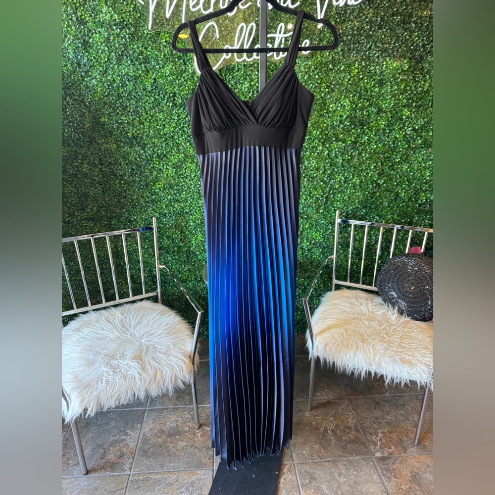 Betsy & Adam Blue Black Two Tone Pleated Maxi Satin Ball Gown Prom Formal Dress